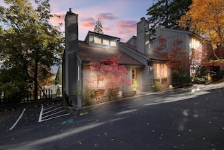 327 Ravenwood Place Unit 13, Ashland, OR 97520