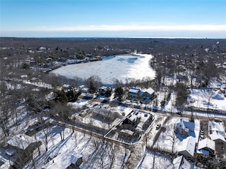 37 Little Fresh Pond Rd, Southampton, NY 11968