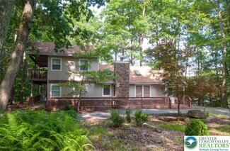 112 Church Ave, Greentown, PA 18426