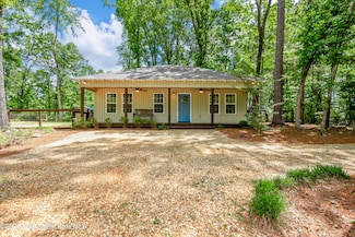 138 Cove Dr, Eclectic, AL 36024