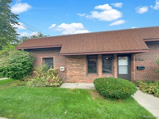 22749 Garfield St, Saint Clair Shores, MI 48082