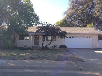 730 Lakeview Dr, Redding, CA 96001