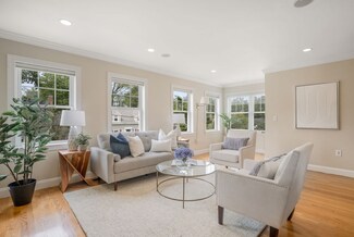 9 Whitney St, Chestnut Hill, MA 02467