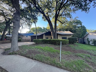 1038 Oak Hurst Dr, Grapevine, TX 76051