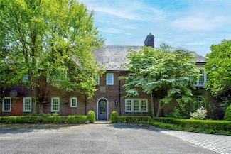 9 Meadow Spring Ln, Glen Cove, NY 11542