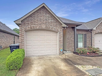 17958 Spring Creek Dr, Baton Rouge, LA 70817