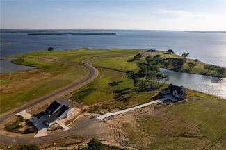 725 Peninsula Dr, Honey Grove, TX 75446
