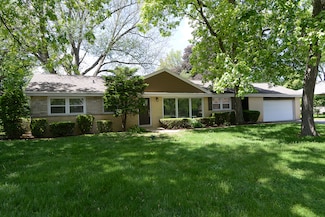 6N002 Laurel Dr, Medinah, IL 60157