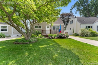 137 Leroy Ave, Clawson, MI 48017