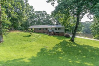 3421 Stimpson Dr, Pfafftown, NC 27040