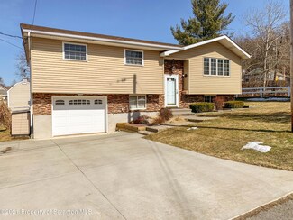 469 Delaware St, Jermyn, PA 18433