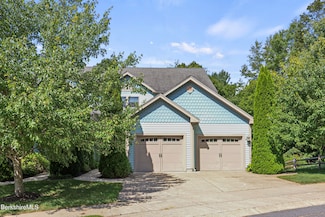 2 Amy Ct, Pittsfield, MA 01201