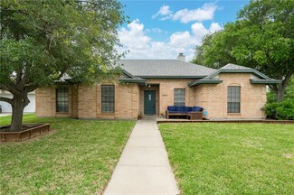2011 Oak Leaf Dr, Portland, TX 78374