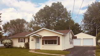 2 Genesee Ln, Plattsburgh, NY 12901