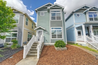 105 Hickory St, Roseville, CA 95678