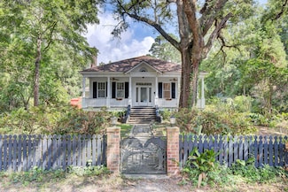 402 Sumter Ave, Summerville, SC 29483