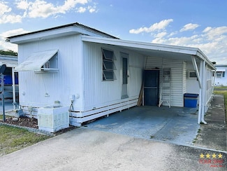8 Palm Place, Tavares, FL 32778