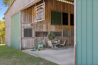920 Shannon Creek Rd, Leoma, TN 38468