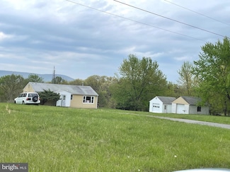 5781 Timber Ridge Rd, Berkeley Springs, WV 25411