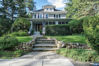 91 Birchwood Rd, Glen Rock, NJ 07452