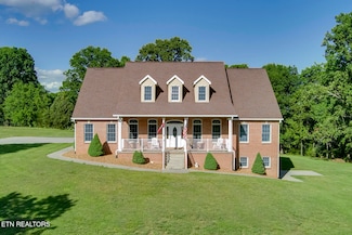 2000 Robinson Dr, Lenoir City, TN 37772