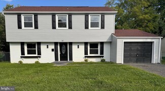 30 Pebble Ln, Willingboro, NJ 08046