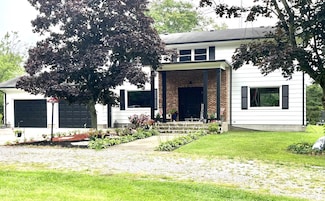 3877 Evergreen Ln, Benton Harbor, MI 49022