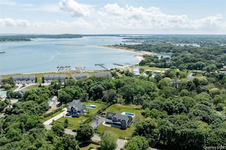 2060 Shipyard Ln, East Marion, NY 11939