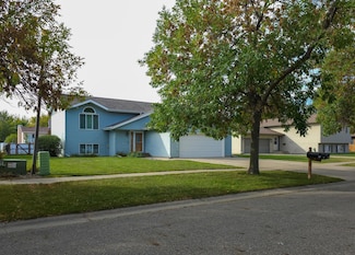 1511 14 1 2 Ave E, West Fargo, ND 58078