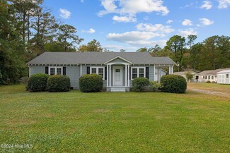 396 E Chatham St, Newport, NC 28570