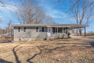 2918 Cravens Rd, Poplar Bluff, MO 63901