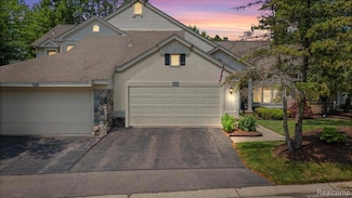 7570 Danbury Cir, West Bloomfield, MI 48322