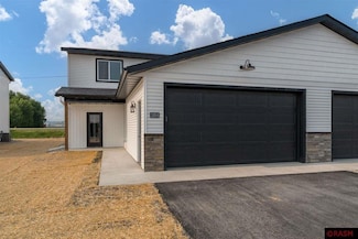 3104 3104 Scotch Ln, Mankato, MN 56001