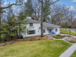 8775 Lincoln Dr, Huntington Woods, MI 48070