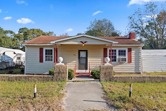 261 Myrtle St, Gloverville, SC 29828