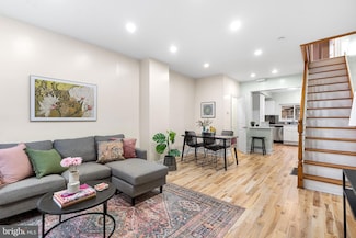2231 S Opal St, Philadelphia, PA 19145