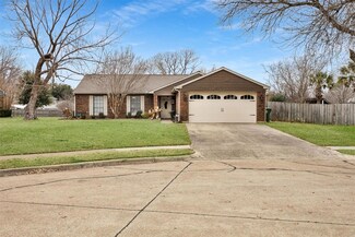 419 Creekmeadow Ln, Lewisville, TX 75067