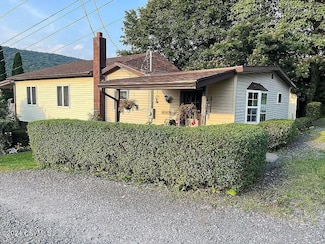 122 A St, Coal Township, PA 17866