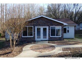 2350 Rolfe St, Hendersonville, NC 28791