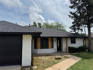 106 Briarwood St, Moore, OK 73160