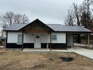 1415 S Locust Ave, Westville, OK 74965