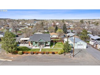 798 SW 3rd St, Madras, OR 97741