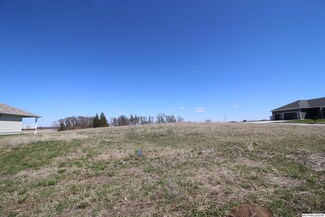 116 Coventry Ct, Clear Lake, IA 50428