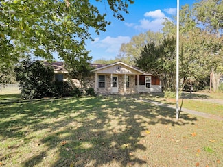 104 N Mimosa St, Paradise, TX 76073