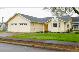 261 E 1st Ave, Estacada, OR 97023