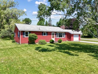 16 Traverse St, Rockland, ME 04841