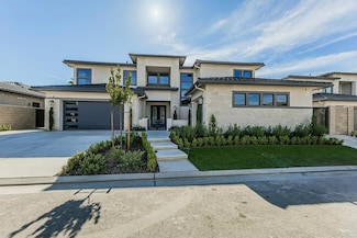 2315 E Courtside Dr, Fresno, CA 93619