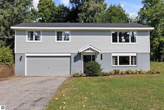 4260 Northridge Dr, Traverse City, MI 49684
