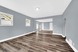 907 Oak St, Valparaiso, IN 46383