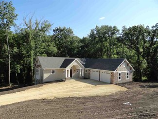 13638 Gretchen Ct, Sherrill, IA 52073